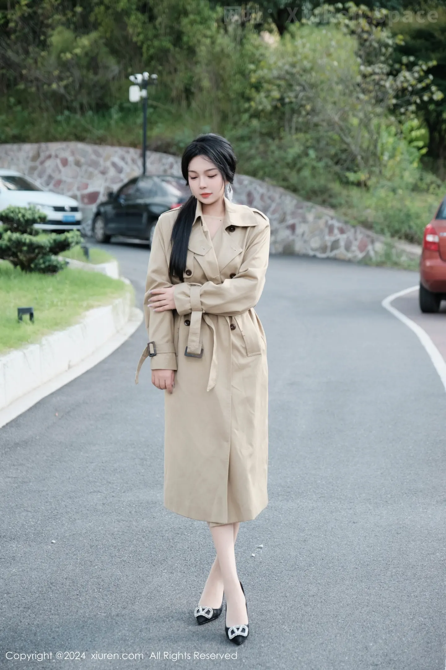 图片[3]-[XiuRen秀人网] VOL.9261 模特麦田性感浅色外套露开档连体肉丝秀曼妙身姿完美诱惑写真50P-秀人网官方网站